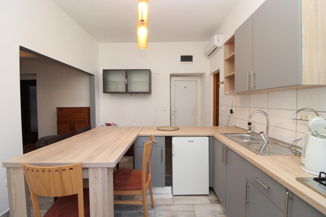 Se-Na Apartment Пула Екстериор снимка